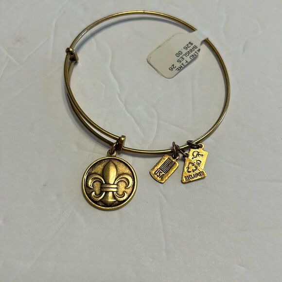 WIND & FIRE NWT Fleur De Lis Gold Charm Bangle Bracelet Stackable Expandable - Picture 2 of 6